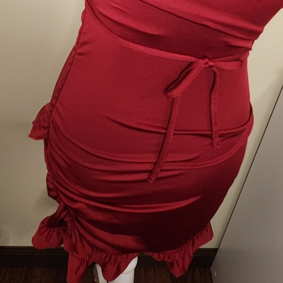 Elegant SHEIN XS Red Dress with Cut-Out Strappy Stretch SEXY Design - Picture 5 of 8